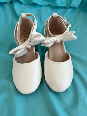Girls' White Bow Ankle-Strap Dress Shoes